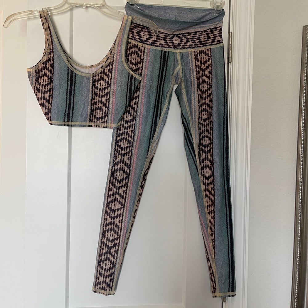 Teeki Yoga/ Studio Set